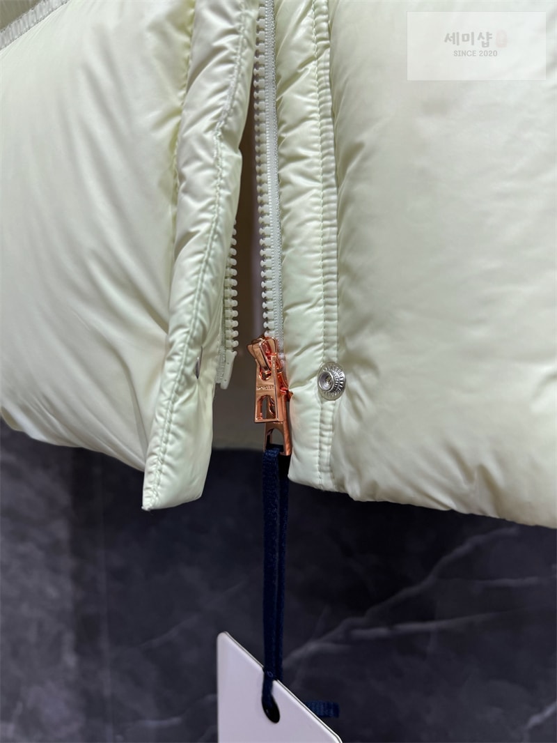 Moncler 몽클레어 Erea 에레아 퀼팅 숏 다운 패딩 자켓 그린 의류 20번 이미지
