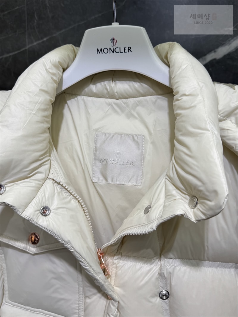 Moncler 몽클레어 Erea 에레아 퀼팅 숏 다운 패딩 자켓 그린 의류 13번 이미지
