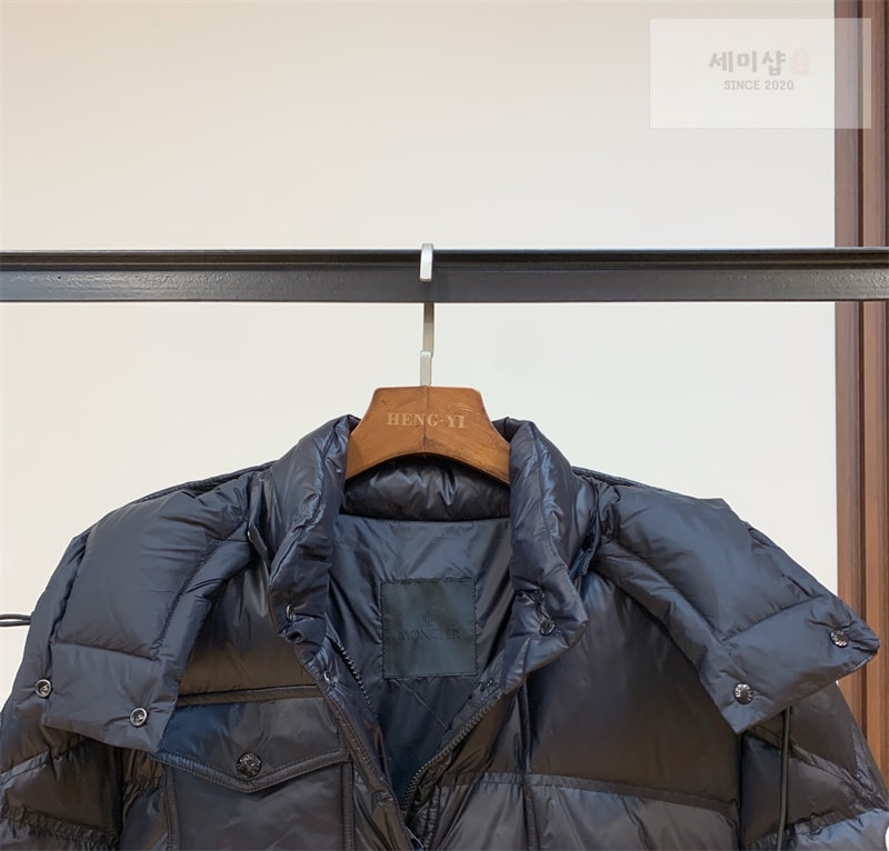Moncler 몽클레어 Erea 에레아 퀼팅 숏 다운 패딩 자켓 블랙 의류 4번 이미지