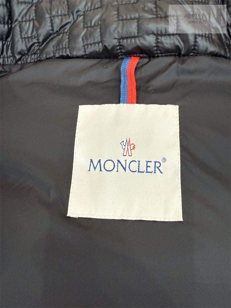 Moncler 몽클레어 Gisors 기조 숏 다운 패딩 자켓 화이트 의류 16번 이미지