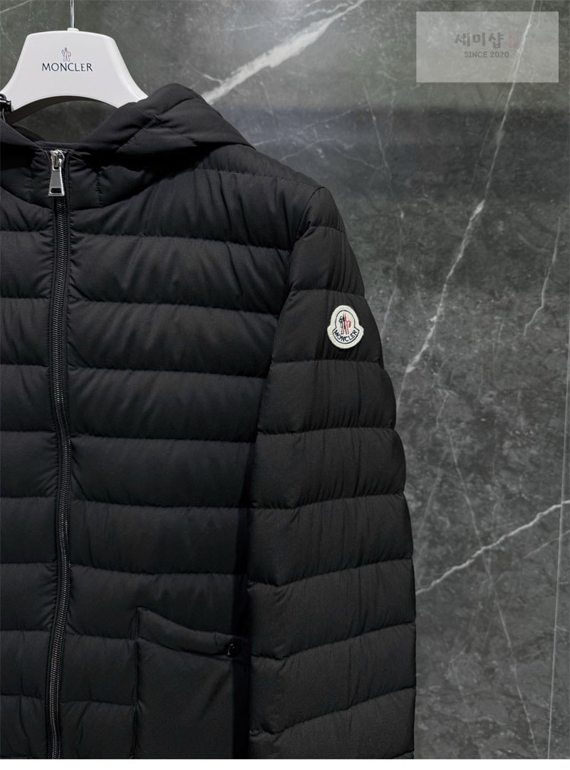 Moncler 몽클레어 Hade 히데 후드 숏 다운 패딩 블랙 의류 5번 이미지