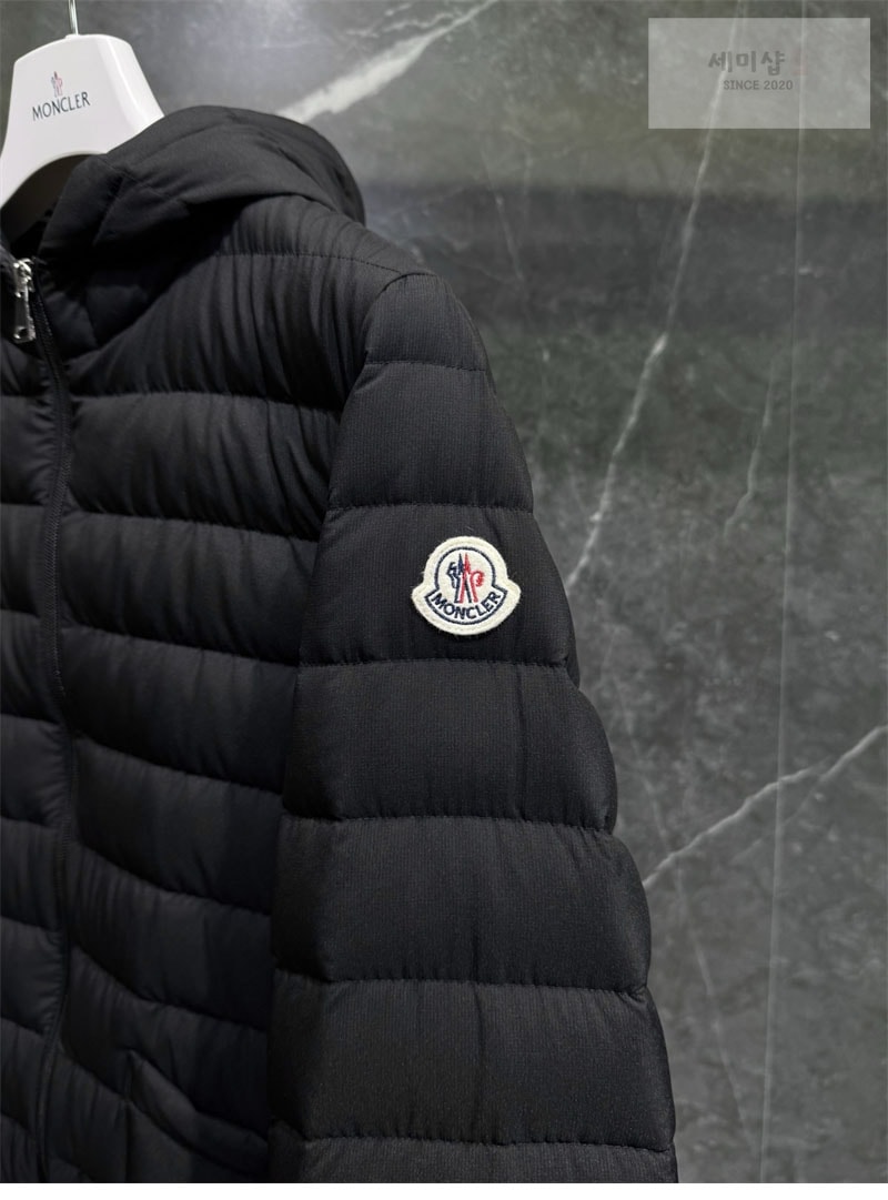 Moncler 몽클레어 Hade 히데 후드 숏 다운 패딩 블랙 의류 8번 이미지