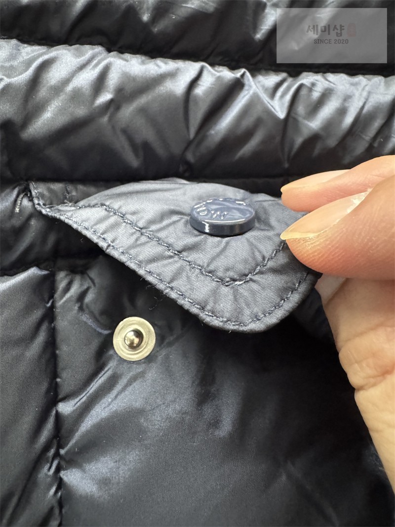 Moncler 몽클레어 Lans 란스 패커블 숏 다운 자켓 화이트 의류 16번 이미지