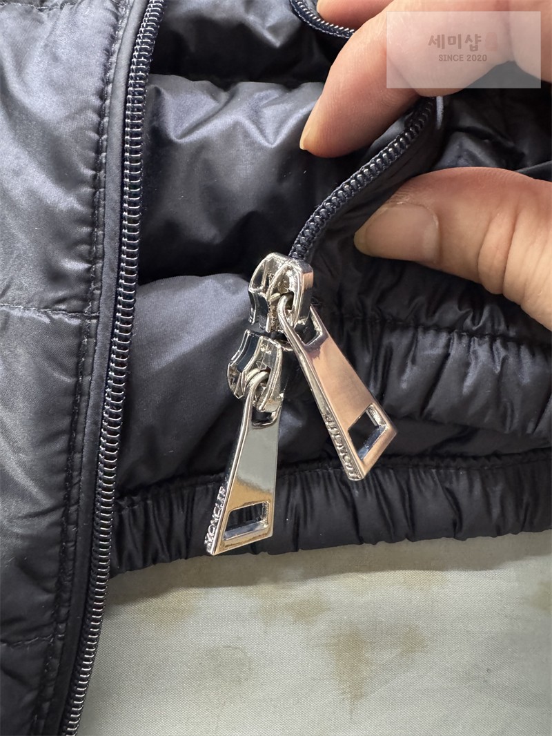 Moncler 몽클레어 Lans 란스 패커블 숏 다운 자켓 화이트 의류 17번 이미지