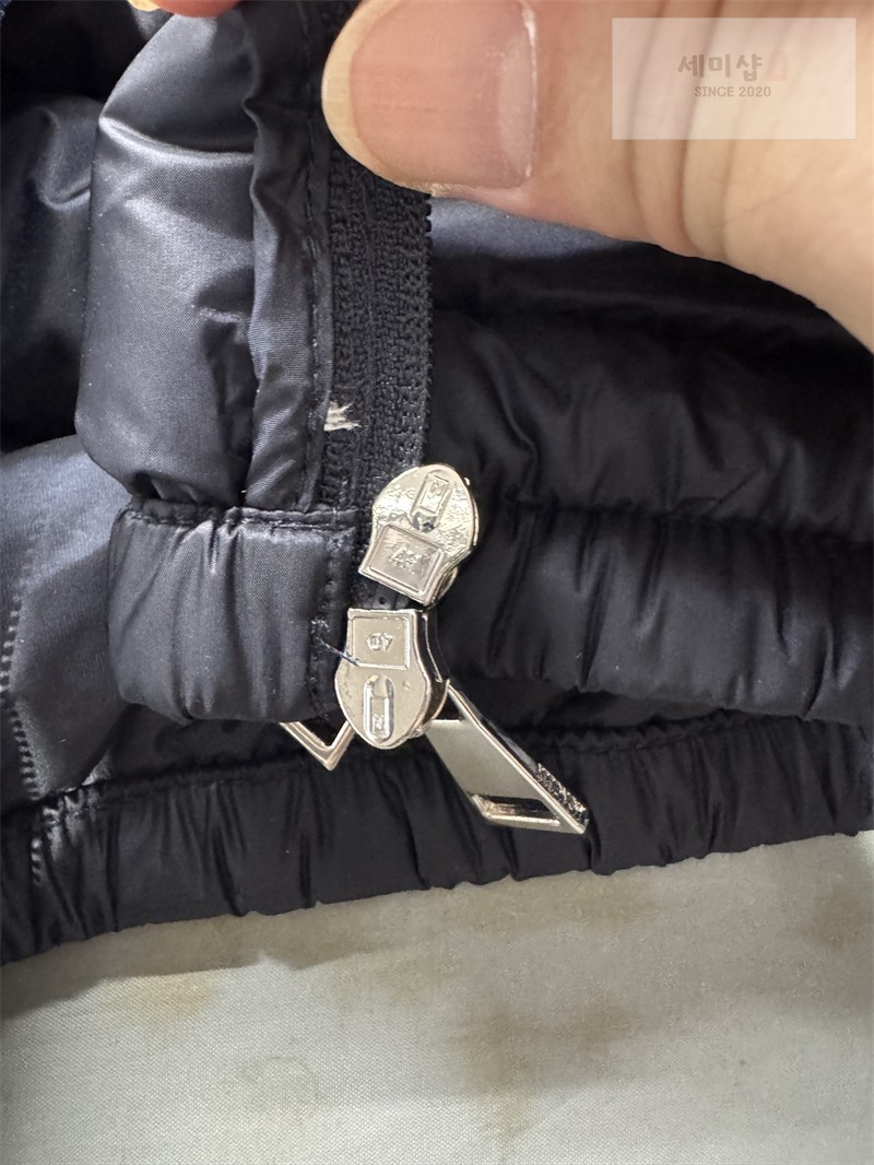 Moncler 몽클레어 Lans 란스 패커블 숏 다운 자켓 화이트 의류 18번 이미지