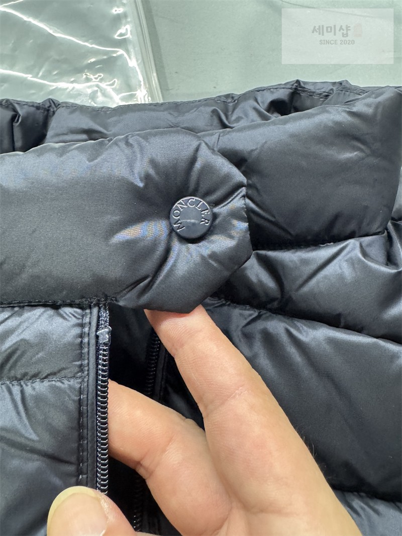 Moncler 몽클레어 Lans 란스 패커블 숏 다운 자켓 화이트 의류 19번 이미지