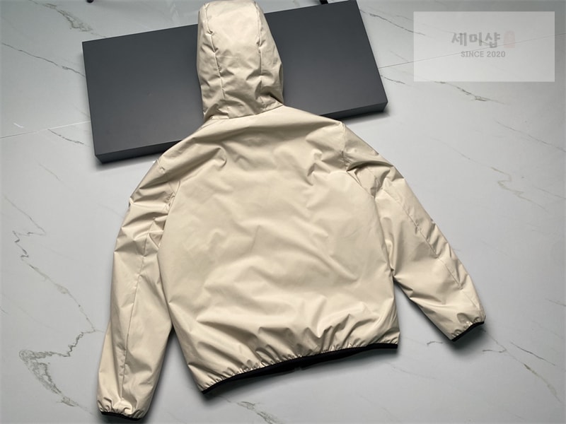 Moncler 몽클레어 Lausfer 라우스퍼 다운 자켓 레플리카 29번 이미지 - 의류 | 세미샵 레플리카 사이트