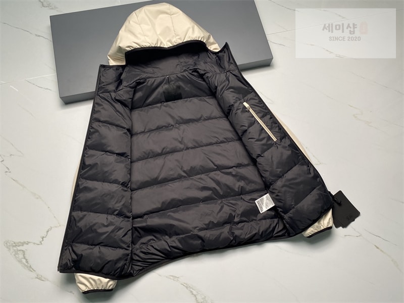 Moncler 몽클레어 Lausfer 라우스퍼 다운 자켓 레플리카 31번 이미지 - 의류 | 세미샵 레플리카 사이트