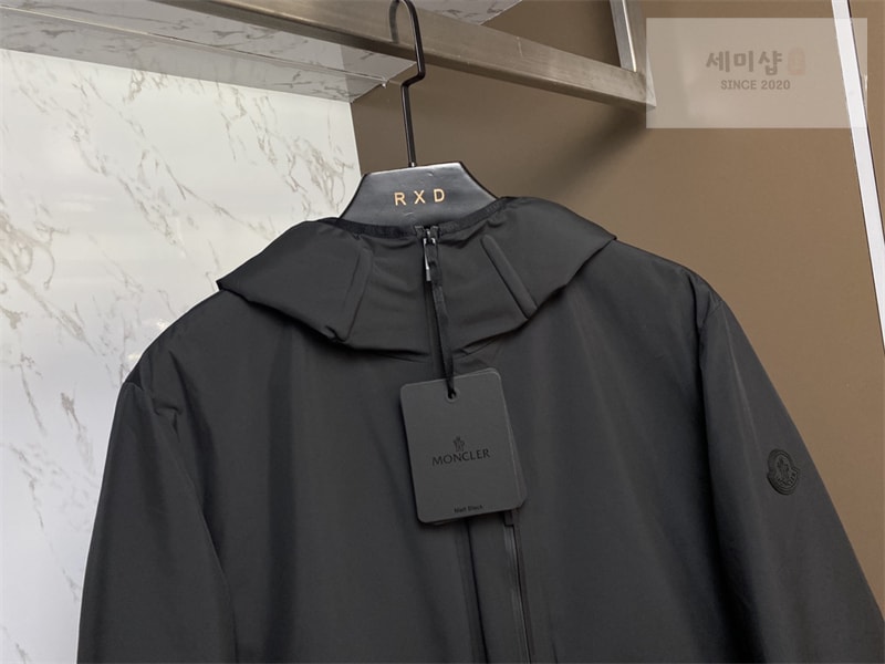 Moncler 몽클레어 Lausfer 라우스퍼 다운 자켓 레플리카 18번 이미지 - 의류 | 세미샵 레플리카 사이트