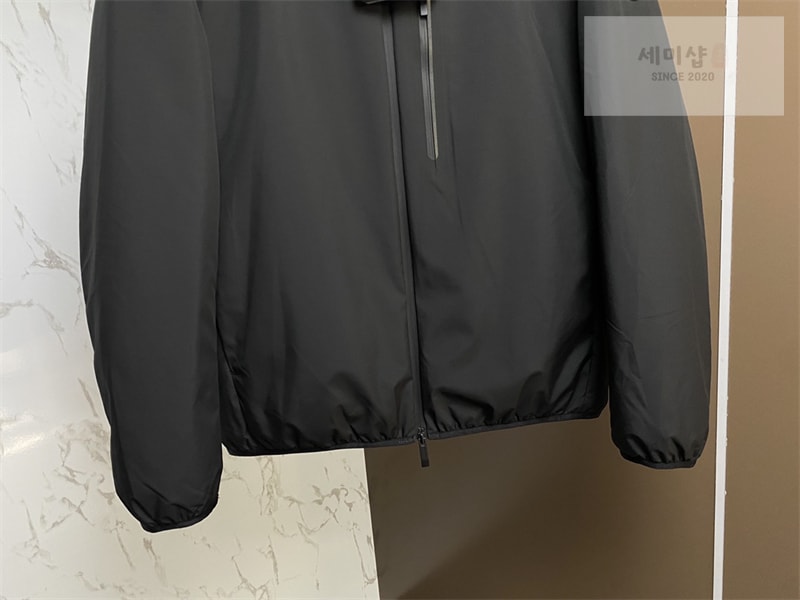 Moncler 몽클레어 Lausfer 라우스퍼 다운 자켓 레플리카 19번 이미지 - 의류 | 세미샵 레플리카 사이트