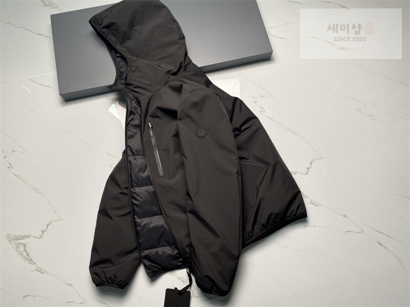 Moncler 몽클레어 Lausfer 라우스퍼 다운 자켓 레플리카 23번 이미지 - 의류 | 세미샵 레플리카 사이트