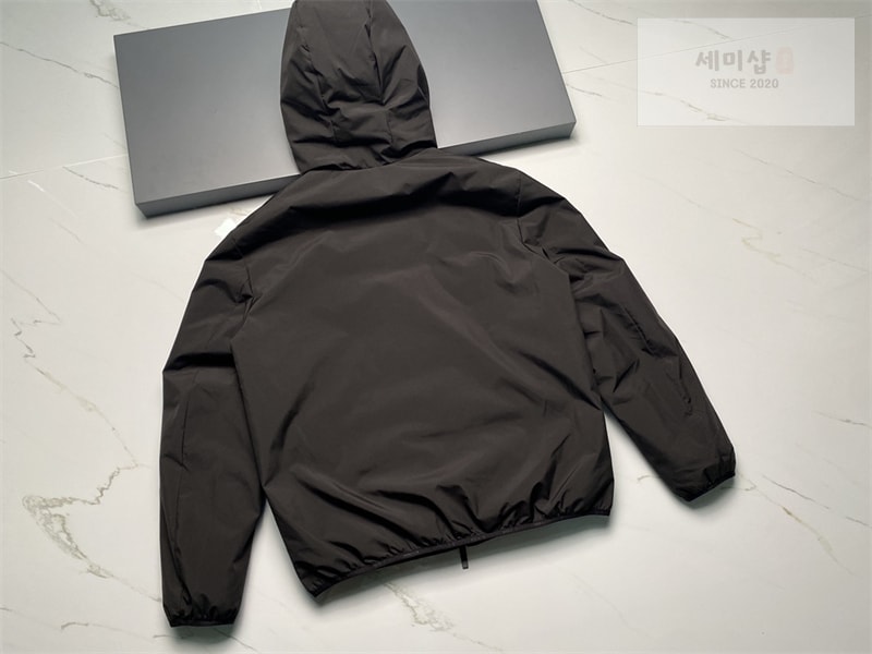 Moncler 몽클레어 Lausfer 라우스퍼 다운 자켓 레플리카 24번 이미지 - 의류 | 세미샵 레플리카 사이트