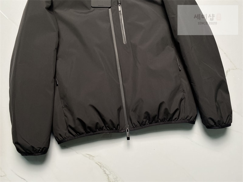 Moncler 몽클레어 Lausfer 라우스퍼 다운 자켓 레플리카 26번 이미지 - 의류 | 세미샵 레플리카 사이트