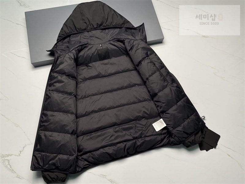 Moncler 몽클레어 Lausfer 라우스퍼 다운 자켓 레플리카 27번 이미지 - 의류 | 세미샵 레플리카 사이트