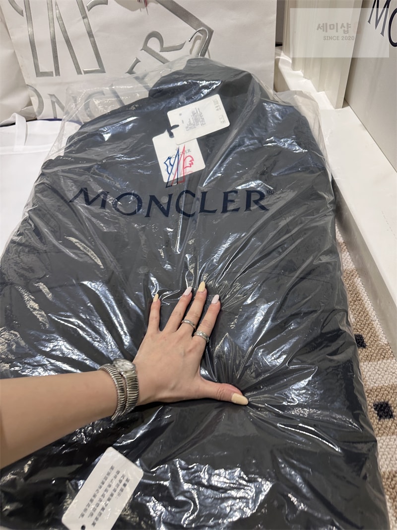 몽클레어 몽클레어 Livradois 리브라도이스 후드 다운 패딩 자켓 레플리카 10번 이미지 - 의류 | 세미샵 레플리카 사이트
