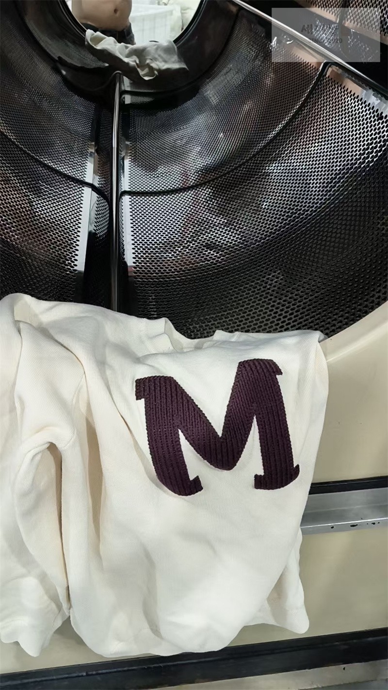 Moncler 몽클레어 M 로고 아플리케 코튼 블렌드 스웨터 네이비 의류 24번 이미지