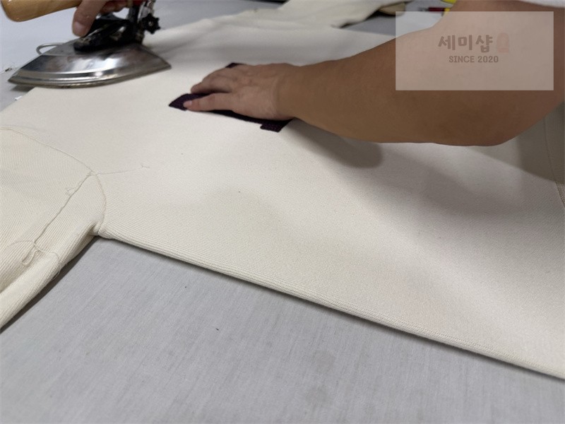 Moncler 몽클레어 M 로고 아플리케 코튼 블렌드 스웨터 네이비 의류 31번 이미지