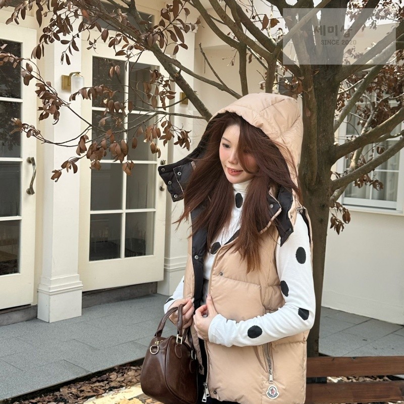 Moncler 몽클레어 Macareux 마카레우 다운 후드 베스트 의류 34번 이미지