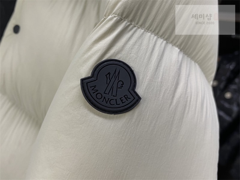 Moncler 몽클레어 Madeira 마데이라 숏 다운 패딩 자켓 블랙 의류 4번 이미지