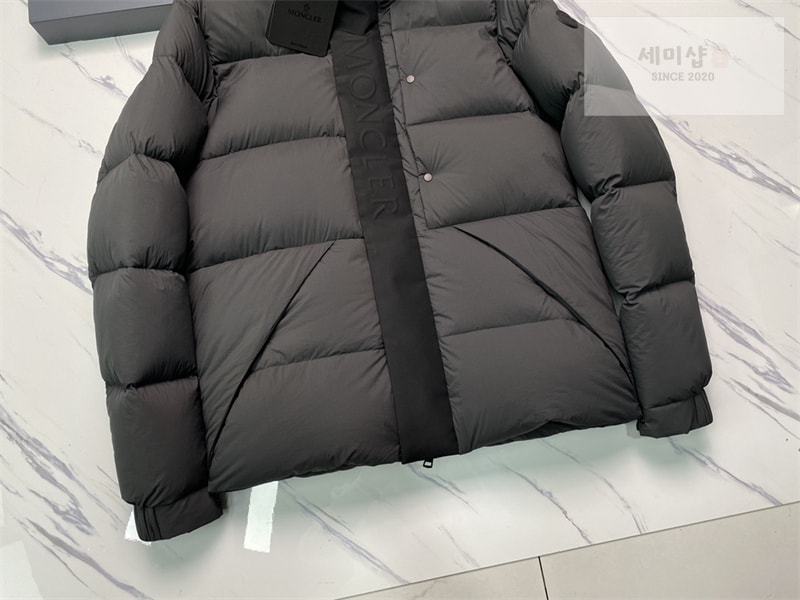 Moncler 몽클레어 Madeira 마데이라 숏 다운 패딩 자켓 블랙 의류 13번 이미지