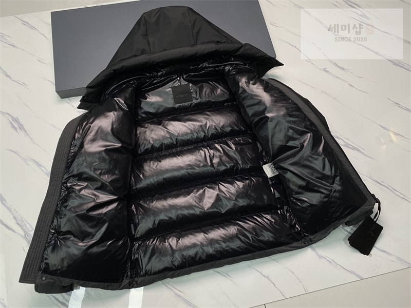 Moncler 몽클레어 Madeira 마데이라 숏 다운 패딩 자켓 블랙 의류 15번 이미지