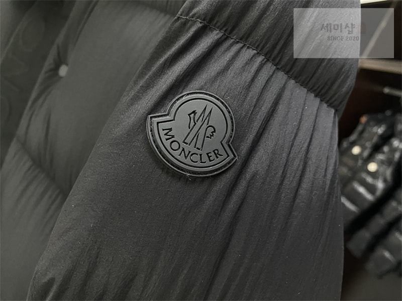 Moncler 몽클레어 Madeira 마데이라 숏 다운 패딩 자켓 블랙 의류 24번 이미지