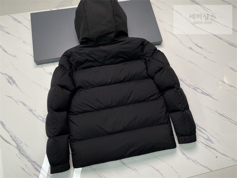 Moncler 몽클레어 Madeira 마데이라 숏 다운 패딩 자켓 블랙 의류 21번 이미지