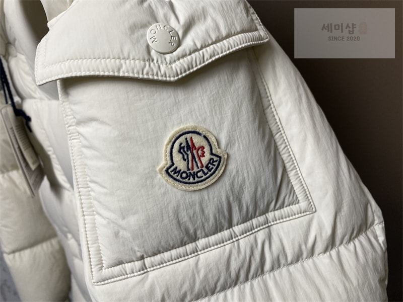 Moncler 몽클레어 Vezere 베제르 다운 패딩 자켓 화이트 의류 8번 이미지