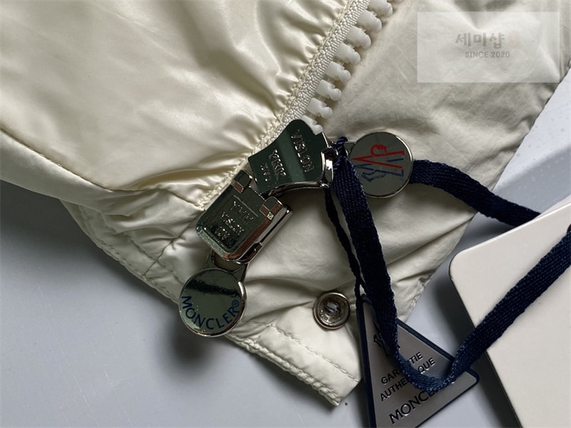 Moncler 몽클레어 Vezere 베제르 다운 패딩 자켓 화이트 의류 26번 이미지