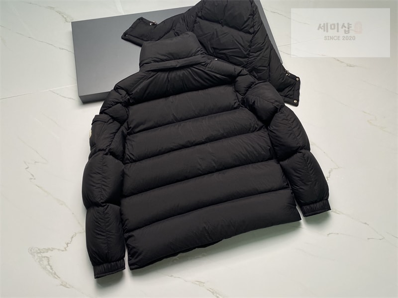 Moncler 몽클레어 Vezere 베제르 다운 패딩 자켓 화이트 의류 22번 이미지