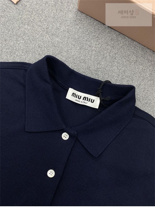 Miu Miu 미우미우 로고 자수 폴로 셔츠 2컬러 의류 23번 이미지