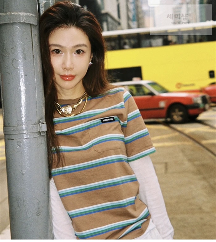 Miu Miu 미우미우 로고 패치 스트라이프 반팔 티셔츠 의류 2번 이미지