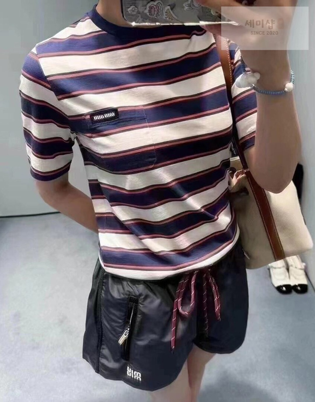 Miu Miu 미우미우 로고 패치 스트라이프 코튼 반팔 티셔츠 의류 5번 이미지