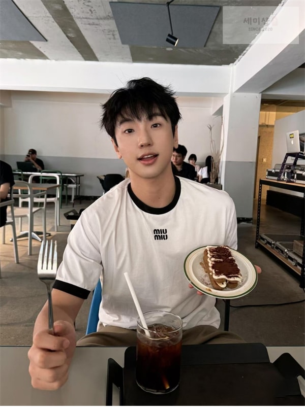 Miu Miu 미우미우 로고 24ss 크루넥 반팔 티셔츠 의류 3번 이미지