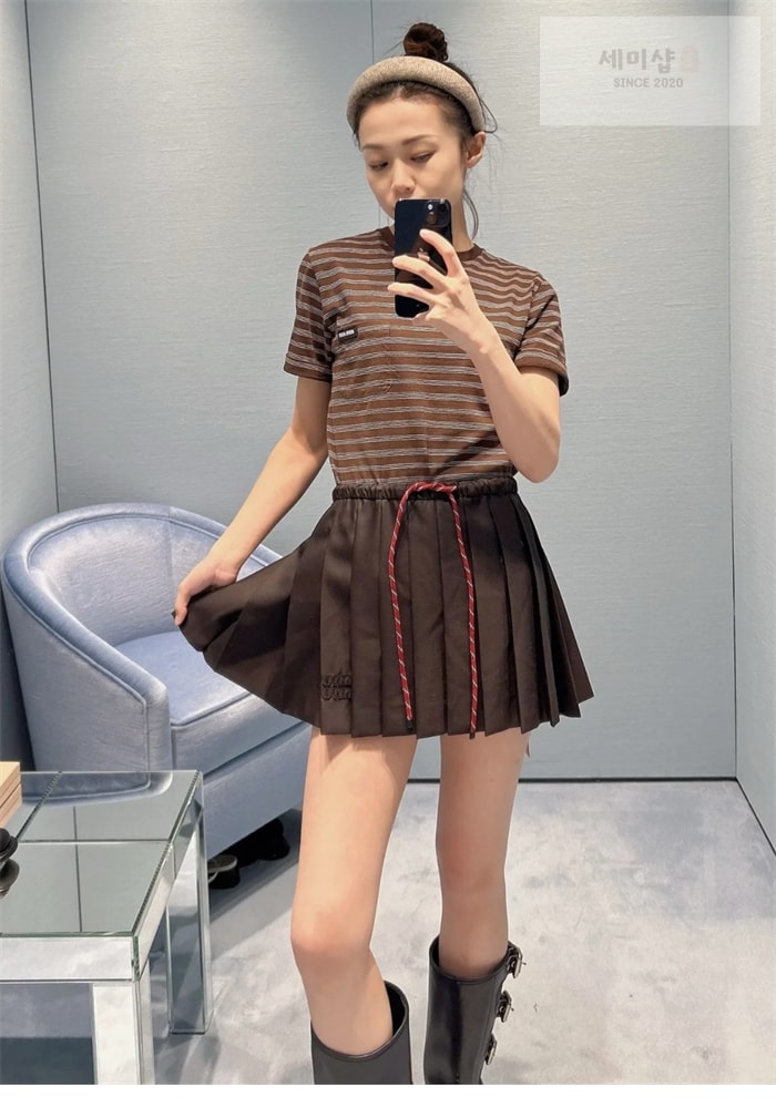 Miu Miu 미우미우 스트라이프 로고 패치 슬림핏 반팔 티셔츠 의류 2번 이미지