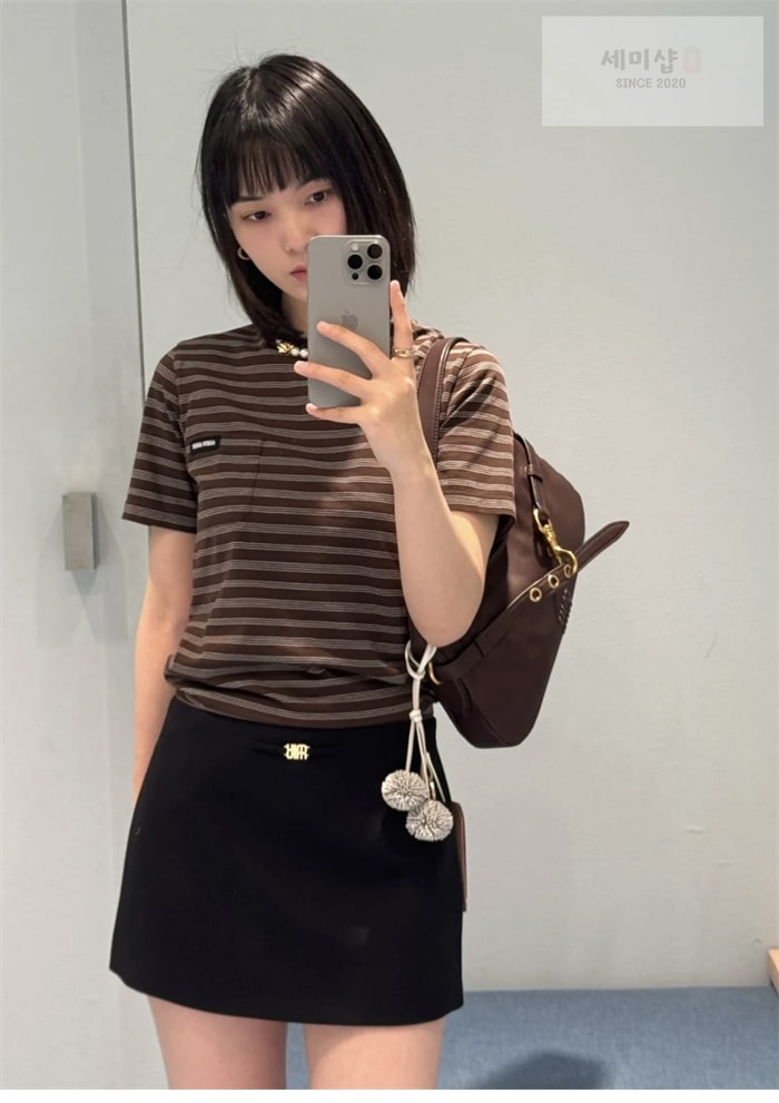 Miu Miu 미우미우 스트라이프 로고 패치 슬림핏 반팔 티셔츠 의류 3번 이미지