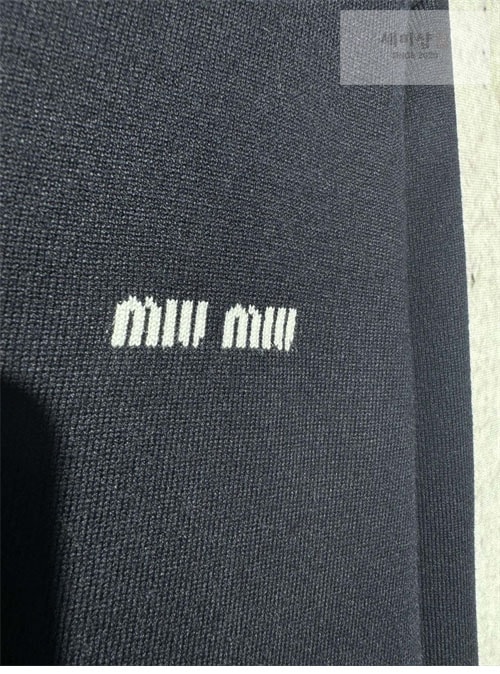 Miu Miu 미우미우 24ss 체스트 로고 실크 캐시미어 스웨터 가디건 의류 8번 이미지