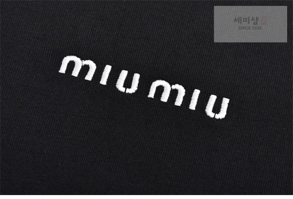 Miu Miu 미우미우 25SS 스몰 로고 맨투맨 스웨트셔츠 의류 4번 이미지