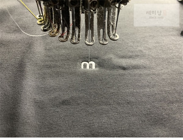 Miu Miu 미우미우 25SS 스몰 로고 맨투맨 스웨트셔츠 의류 19번 이미지