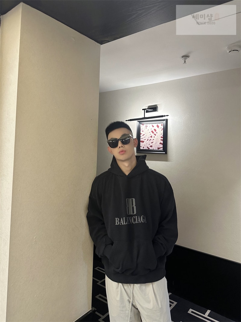 Balenciaga 발렌시아가 나노 BB 미디엄 핏 후디 의류 1번 이미지