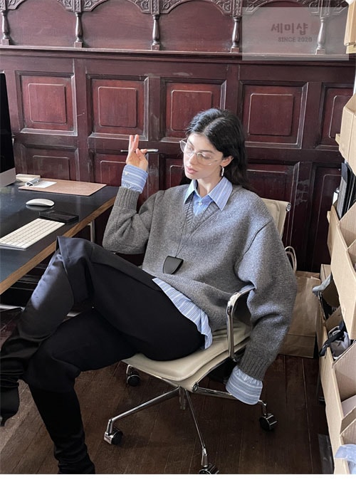 Balenciaga 발렌시아가 레이어드 셔츠 V 넥 스웨터 2컬러 의류 24번 이미지