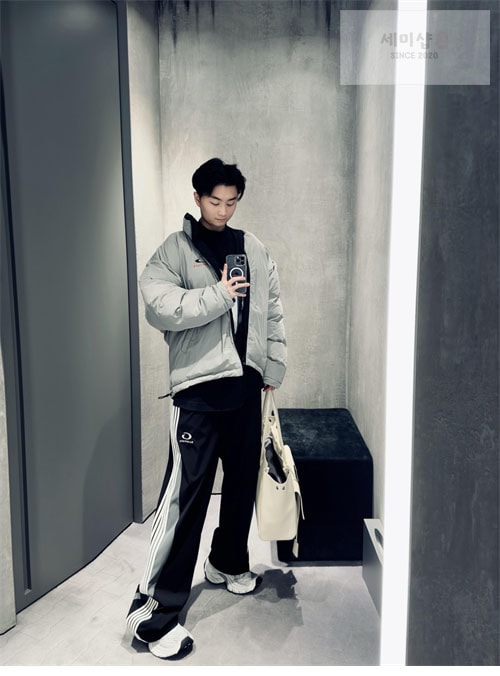 Balenciaga 발렌시아가 리버시블 Cocoon 패딩 2컬러 의류 12번 이미지