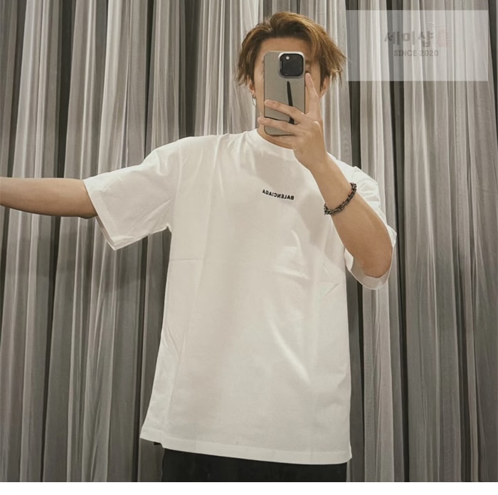 Balenciaga 발렌시아가 엠브로이더드 로고 반팔 티셔츠 의류 3번 이미지