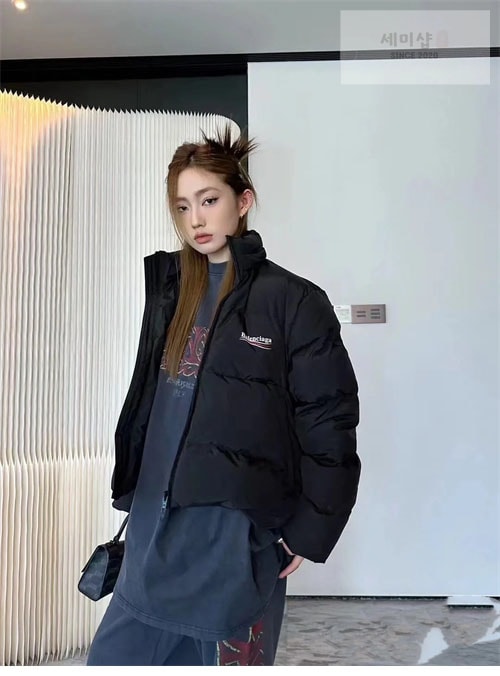 Balenciaga 발렌시아가 웨이브로고 C-쉐입 패딩 자켓 의류 11번 이미지