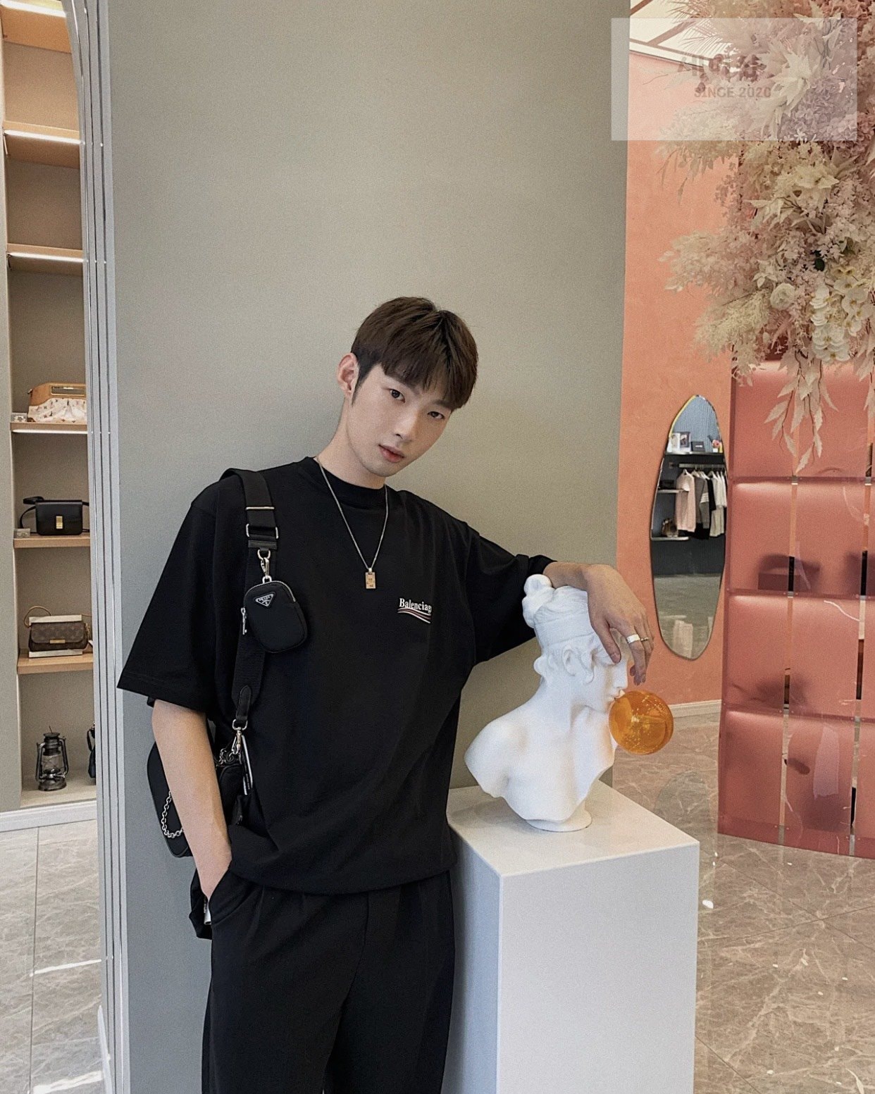 Balenciaga 발렌시아가 폴리티컬 로고 켐페인 라지 핏 반팔 티셔츠 블랙 의류 4번 이미지