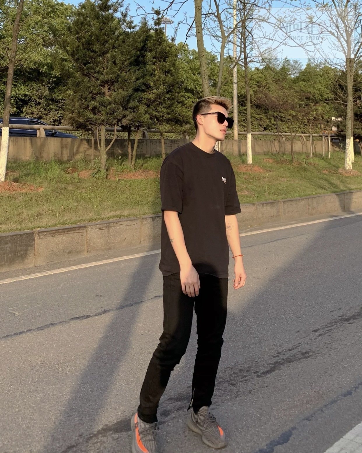 Balenciaga 발렌시아가 폴리티컬 로고 켐페인 라지 핏 반팔 티셔츠 블랙 의류 6번 이미지