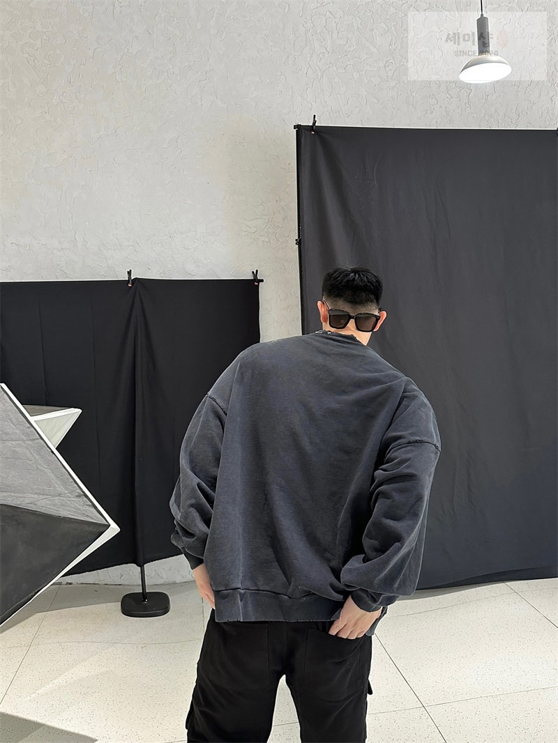 Balenciaga 발렌시아가 피어싱 라운드 오버사이즈 스웨트셔츠 맨투맨 의류 1번 이미지