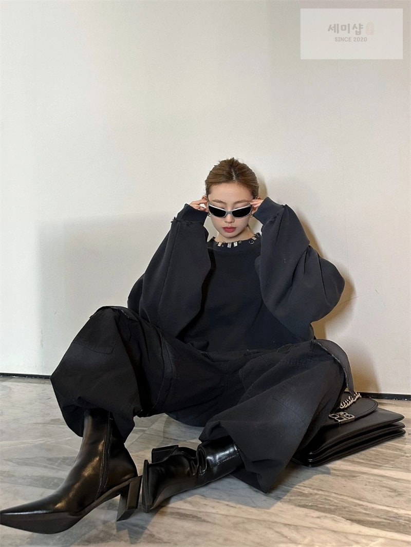 Balenciaga 발렌시아가 피어싱 라운드 오버사이즈 스웨트셔츠 맨투맨 의류 2번 이미지