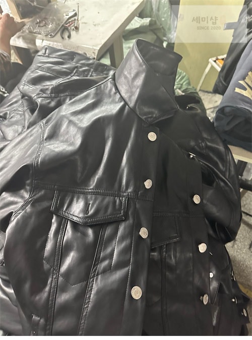 Balenciaga 발렌시아가 24FW 메탈 피어스드 가죽 자켓 의류 13번 이미지