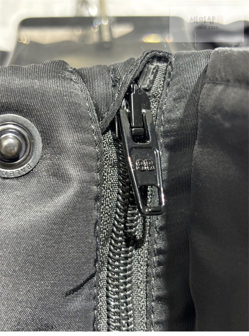 Balenciaga 발렌시아가 24SS 웨이브로고 푸퍼 패딩 베스트 의류 11번 이미지